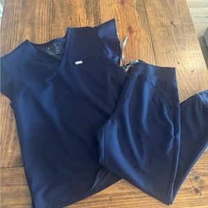 Figs Women's Navy V-Neck Scrub Top & Jogger Pants Set